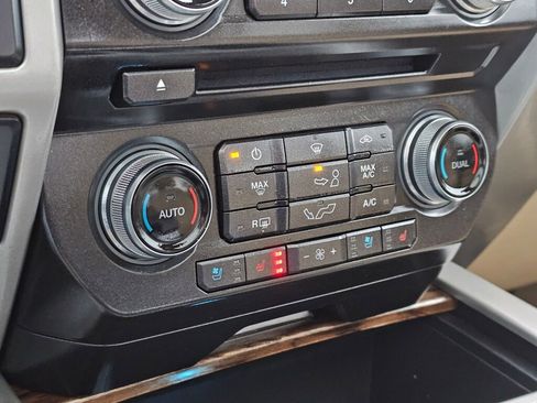 Used 2018 Ford F150 Lariat w/ Equipment Group 502A Luxury image 24