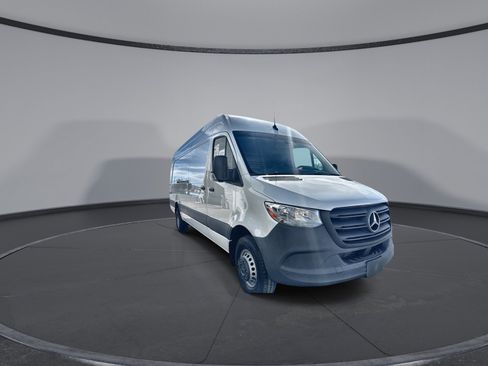 Used 2023 Mercedes-Benz Sprinter 3500 image 16