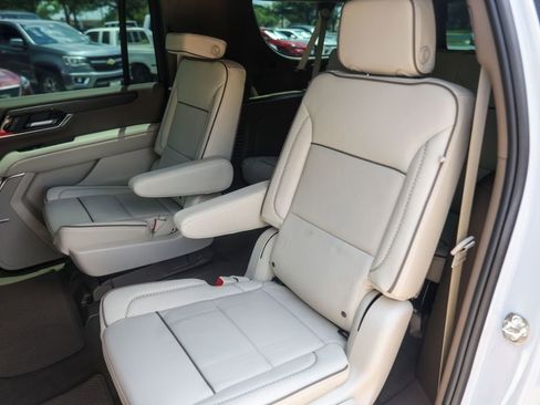 Used 2026 GMC Yukon XL Denali w/ Denali Reserve Package AWD/4WD image 24