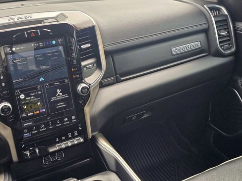 Used 2022 RAM 1500 Laramie AWD/4WD image 18
