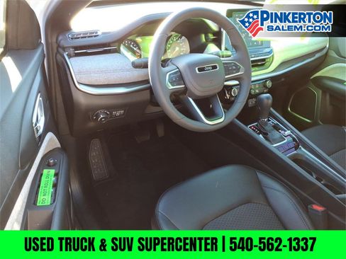 Used 2025 Jeep Compass Latitude image 14