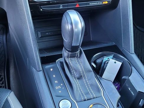 Used 2022 Volkswagen Atlas SEL Premium image 19