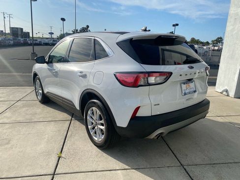 Used 2022 Ford Escape SE image 6