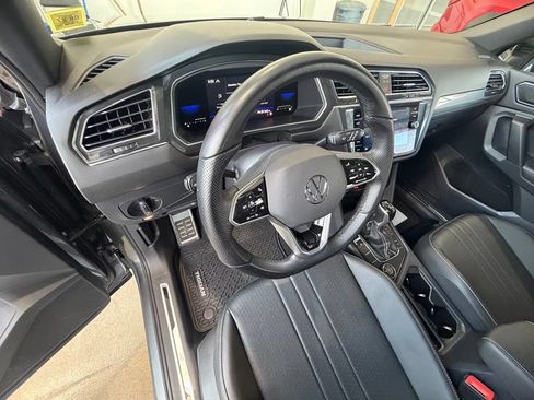 Used 2023 Volkswagen Tiguan SE R-Line AWD/4WD image 18