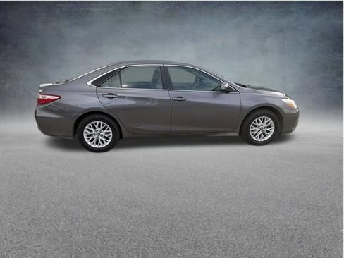 Used 2017 Toyota Camry LE FWD image 8