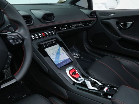 Used 2024 Lamborghini Huracan EVO image 32