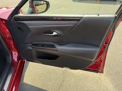 Used 2019 Lexus ES 300h w/ Accessory Package FWD image 15