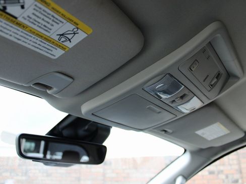 Used 2024 Nissan Titan SV w/ SV Convenience Package image 25