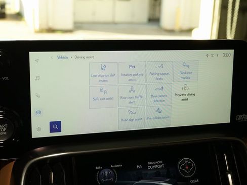 Used 2026 Lexus LX 600 4WD w/ Luxury Package image 17