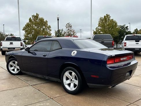Used 2013 Dodge Challenger SXT image 4