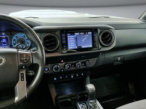 Used 2019 Toyota Tacoma TRD Sport w/ Technology Package AWD/4WD image 10