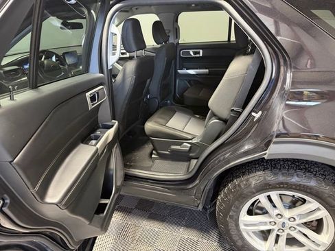 Used 2022 Ford Explorer XLT image 17