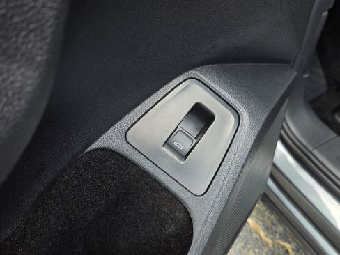 Certified 2023 Volkswagen Tiguan SE FWD image 19