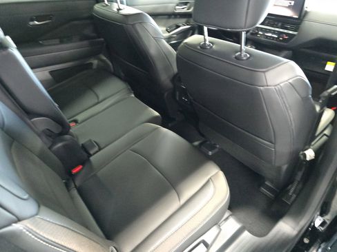 New 2026 Nissan Pathfinder SL image 11