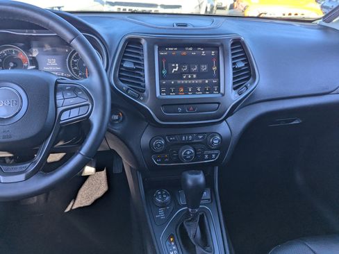 Used 2019 Jeep Cherokee Trailhawk image 17