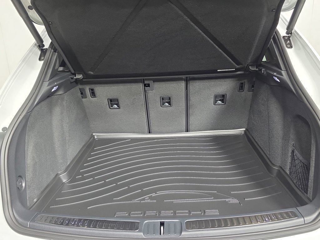 Certified 2026 Porsche Macan AWD/4WD image 25