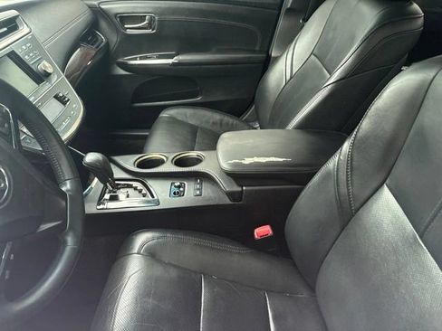 Used 2014 Toyota Avalon Limited w/ Technology Package FWD image 10