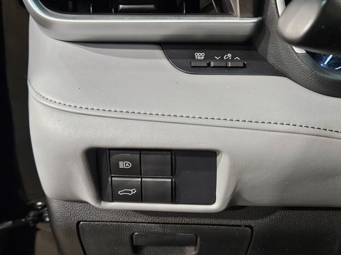 Used 2021 Toyota Highlander XLE image 26