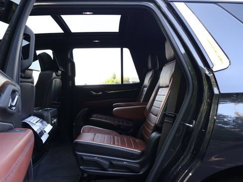 Certified 2024 GMC Yukon Denali Ultimate w/ LPO, Floor Liner Package AWD/4WD image 46
