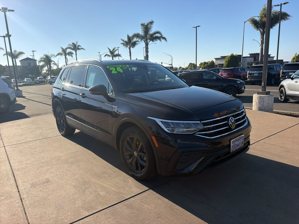Used 2024 Volkswagen Tiguan SE FWD image 3