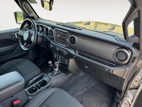 Used 2022 Jeep Gladiator Sport AWD/4WD image 15