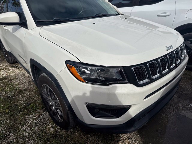 Used 2019 Jeep Compass Latitude FWD image 3
