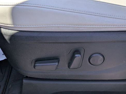 Used 2025 Kia Telluride S FWD image 21
