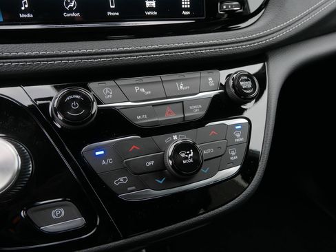 New 2026 Chrysler Pacifica Select w/ S Appearance Package image 14