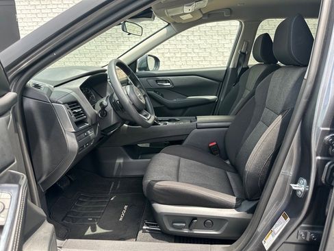 Used 2024 Nissan Rogue SV image 12