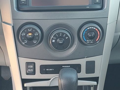 Used 2013 Toyota Corolla LE image 17