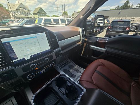 Used 2022 Ford F250 King Ranch w/ King Ranch Ultimate Package AWD/4WD image 12
