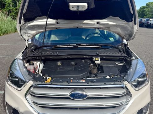 Used 2019 Ford Escape Titanium AWD/4WD image 15