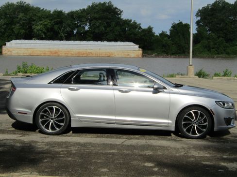 Used 2018 Lincoln MKZ Select w/ Select Plus Package AWD/4WD image 6