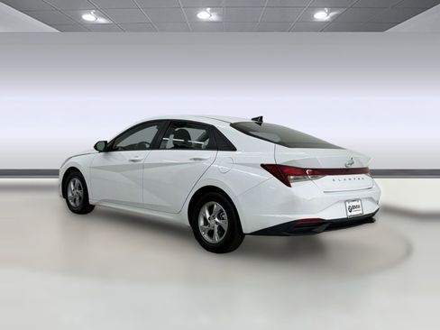 Used 2023 Hyundai Elantra SE FWD image 3