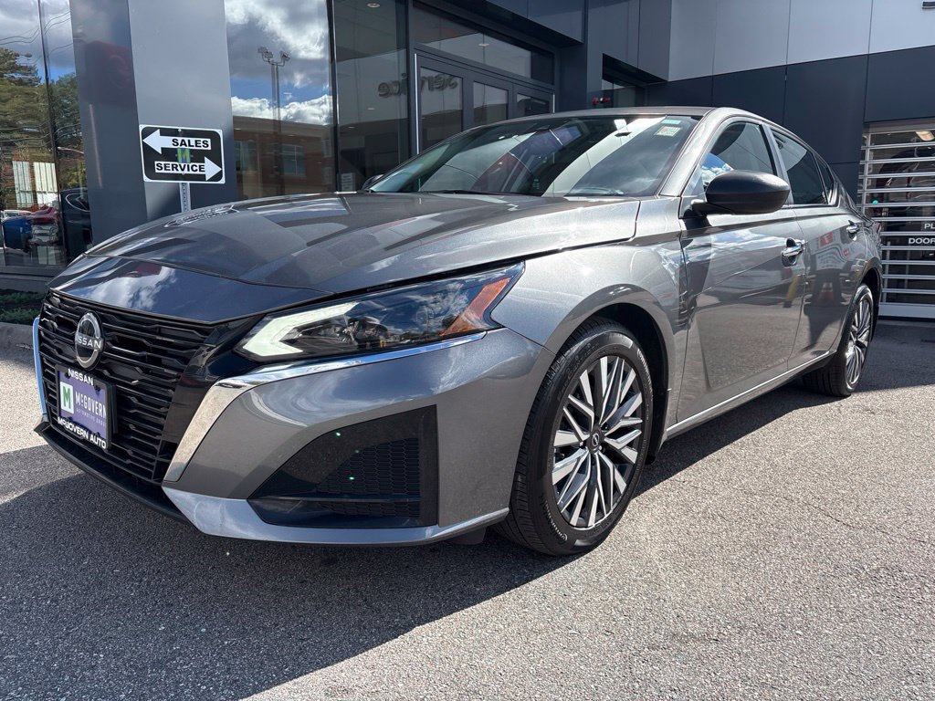 Used 2024 Nissan Altima 2.5 SV AWD/4WD image 2