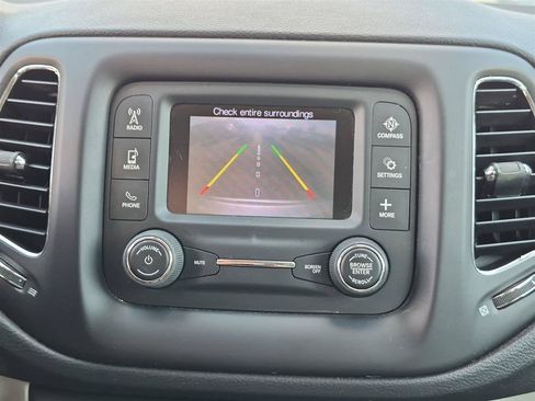 Used 2018 Jeep Compass Latitude FWD image 24