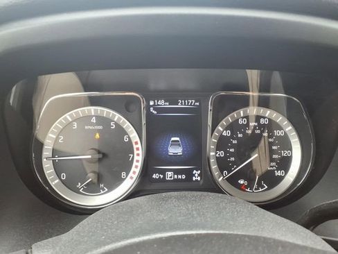 Used 2018 Nissan Titan SV w/ SV Convenience Package image 17