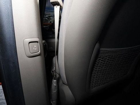 Used 2021 Kia Sedona LX image 16