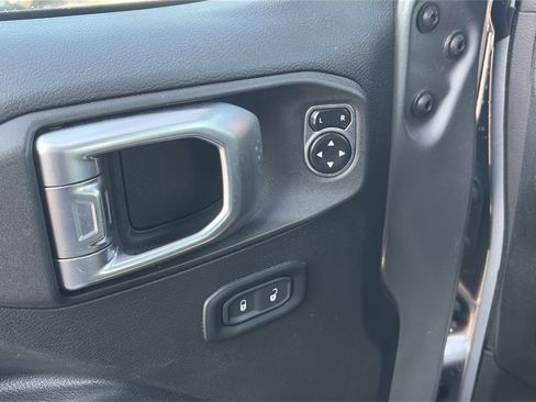 Used 2019 Jeep Wrangler Unlimited Rubicon w/ LED Lighting Group AWD/4WD image 24