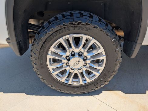 Certified 2022 Chevrolet Silverado 2500 High Country w/ Z71 Off-Road Package AWD/4WD image 13