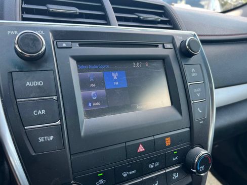 Used 2017 Toyota Camry SE FWD image 10