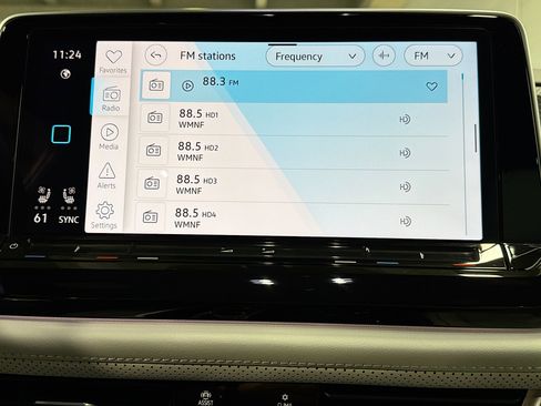 Used 2025 Volkswagen Atlas Cross Sport SEL Premium R-Line image 31