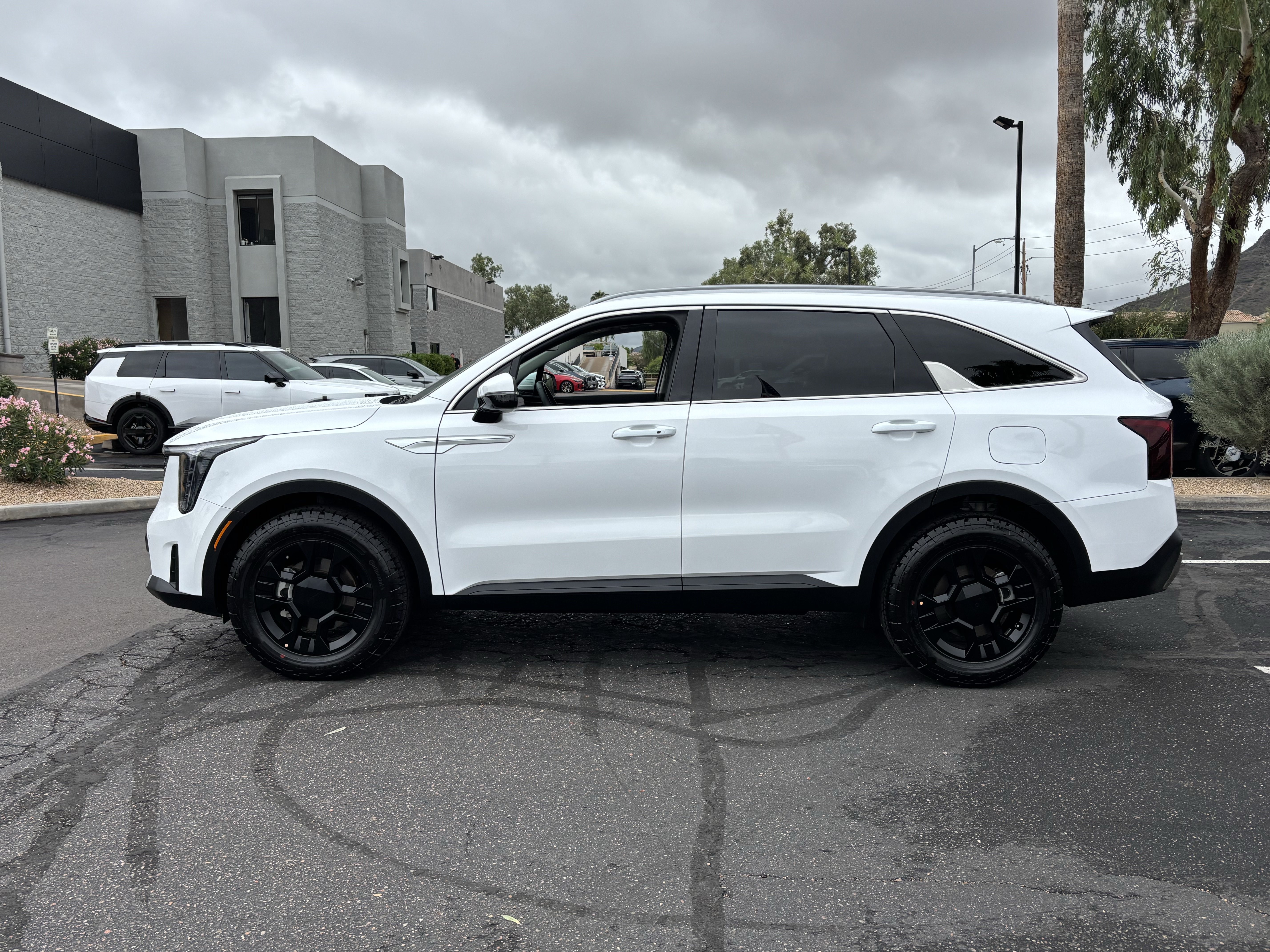 Certified 2025 Kia Sorento S w/ Panoramic Sunroof Package AWD/4WD image 5
