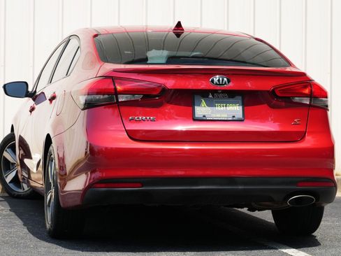 Used 2018 Kia Forte S w/ S Technology Plus Package FWD image 5