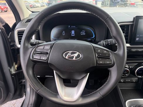 Used 2024 Hyundai Venue SEL FWD image 29