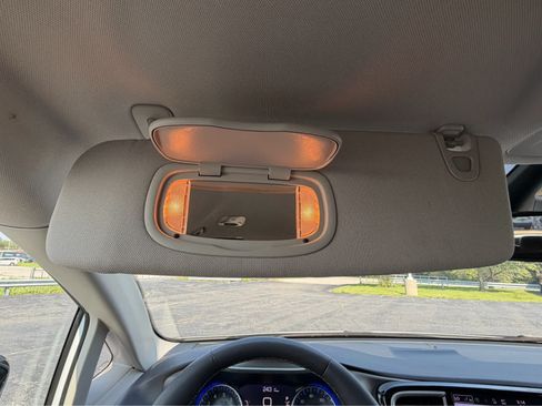 Used 2024 Chrysler Pacifica Touring-L FWD image 27