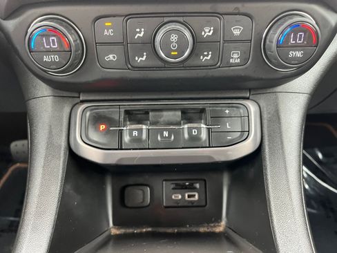 Used 2022 GMC Acadia AT4 w/ Technology Package AWD/4WD image 20