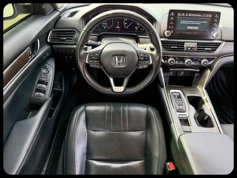 Used 2018 Honda Accord Touring image 25