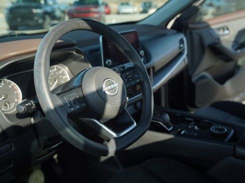 Used 2023 Nissan Rogue SV image 27