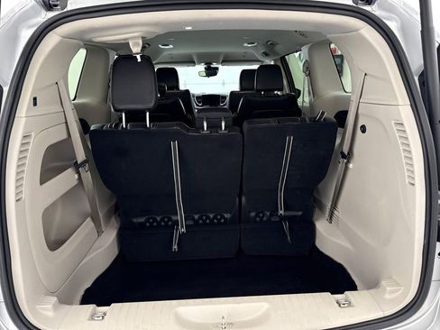 Used 2024 Chrysler Pacifica Touring-L image 24